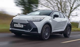 Toyota C-HR 2.0 Hybrid GR Sport - front tracking